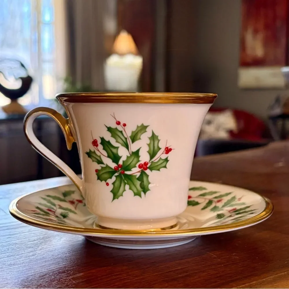 Lenox Holiday Cup & Saucer Holly Berry Gold Trim Excellent
